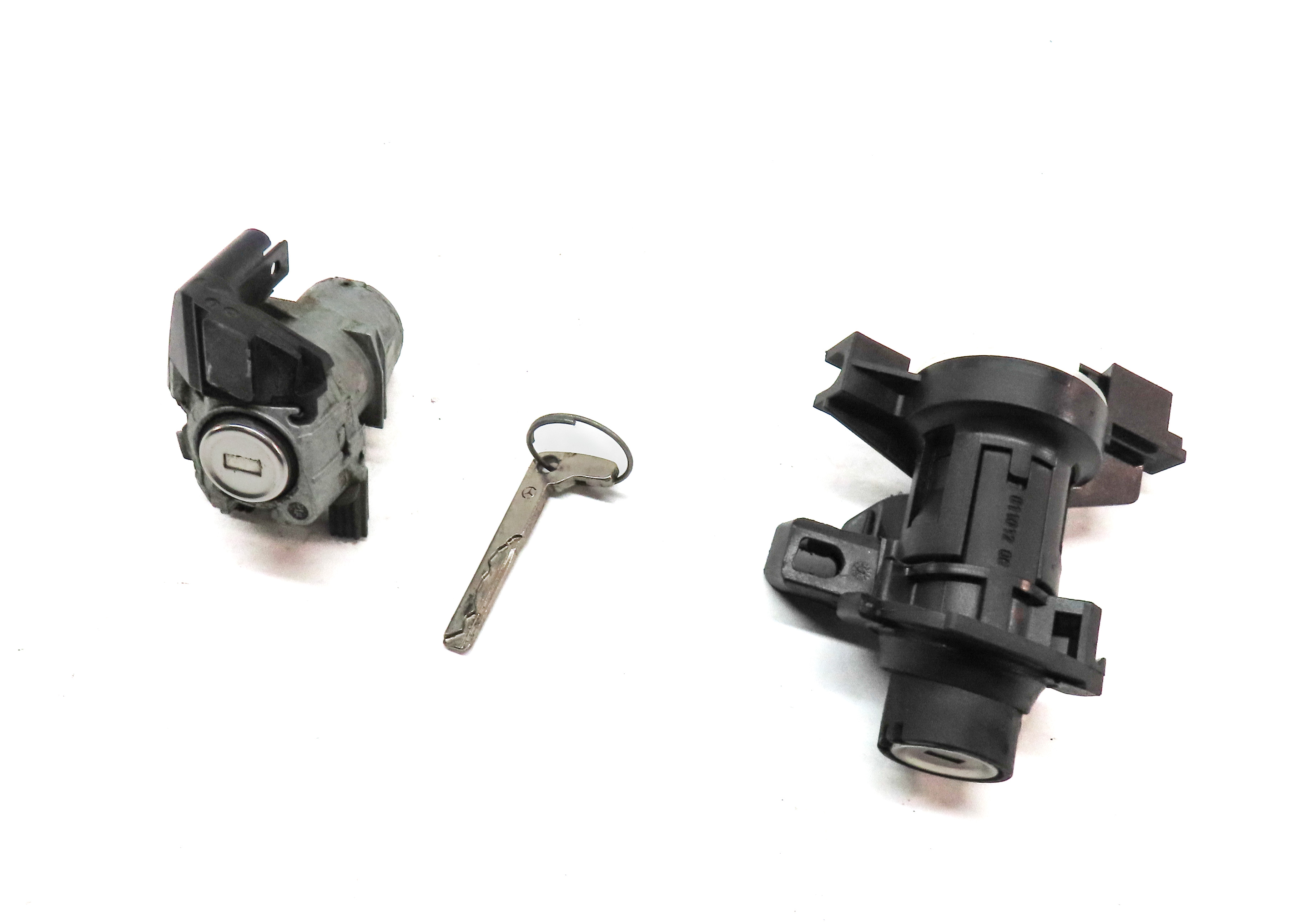 2013 MERCEDES E350 (W212) FRONT DRIVER DOOR HANDLE TRUNK LOCK CYLINDER KEY SET/3 — exact item pictured